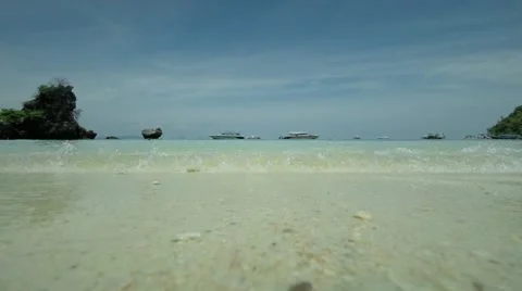 Wave hitting beach Stock Footage 41919324