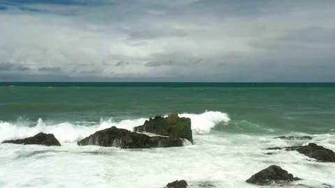 Wave hitting rock in slow motion 10 動画素材 127241709