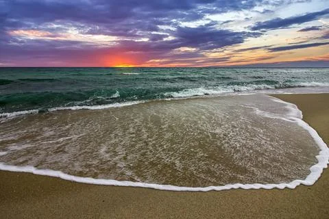 Wave pattern Beautiful sunrise over the sea. Wave pattern Copyright: xZoon... Foto stock