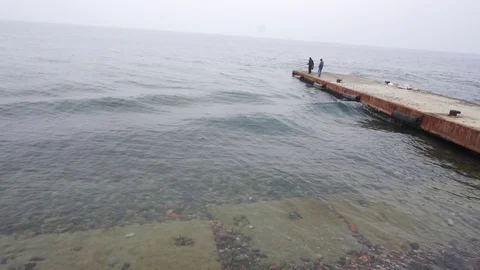 Wave at the pier Vídeo Stock 91873126