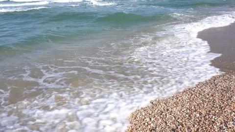 Wave rolls over the shore with seashells Stock Footage 88904183