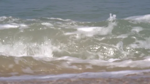 Wave rolls over the shore with seashells Stock Footage 89334465