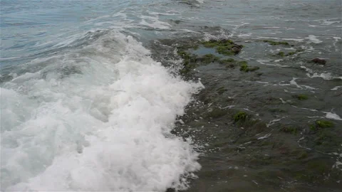 Wave rolls in slow motion on a beach Video stock 124776201