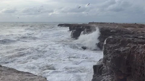 A wave running on the rocks 5 Video stock 172174320