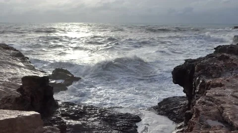 A wave running on the rocks 6 Video stock 172174315