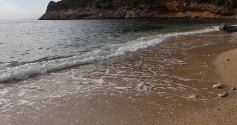 The wave runs to the beach Video stock 101184580