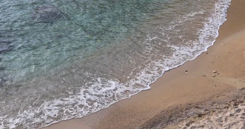 The wave runs to the beach Video stock 101184936