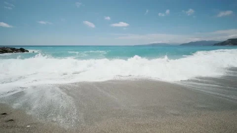 Wave on the sand 库存影片 143484701