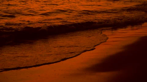 Wave sea beach on sunset sky background Vídeo Stock 140865726