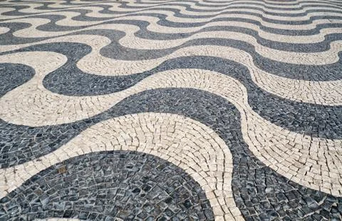 The wave shape pattern of tradition pavement mosaic on the Rossio square. Lis Foto stock