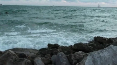 Wave splash 库存影片 597310