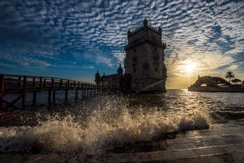Wave splashing in front of Belem Tower, Lisbon, Portugal Foto stock