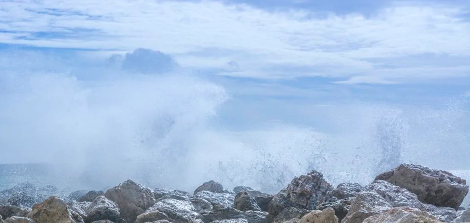 Wave spray rocks Stock-Fotos