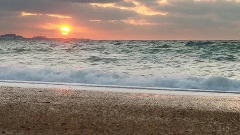 Wave on sunset. 库存影片 71141084