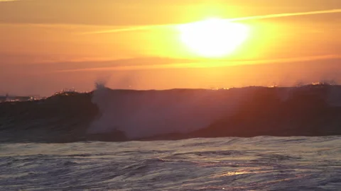 Wave in sunset in wild ocean, Basque Country,  in slow motion Vídeo Stock 152633998