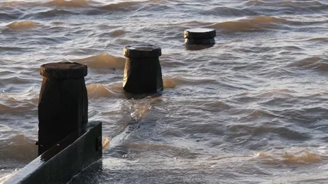 Waves 4 Stockbeeldmateriaal 141811630