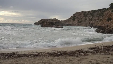 Waves and bad weather on the island of Ibiza Видео 101700528