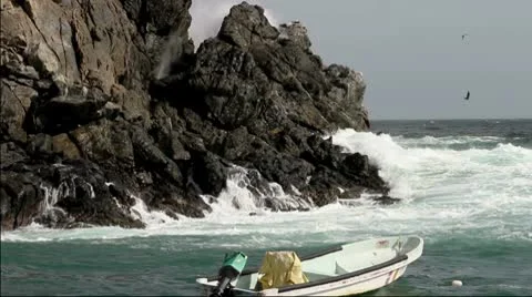 Waves and boat Stock-Footage 8972407