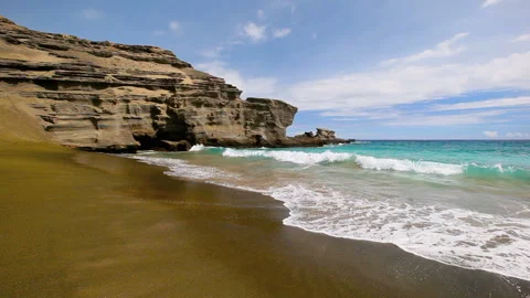 Waves and Couples at Green Sand Beach Video stock 327308667