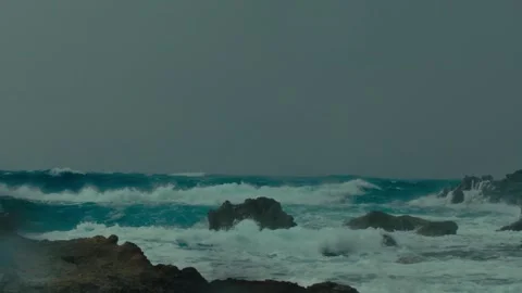 Waves and raindrops Stockbeeldmateriaal 318156444