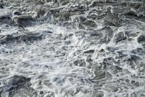 Waves and rapids of the wild river, close-up Foto stock