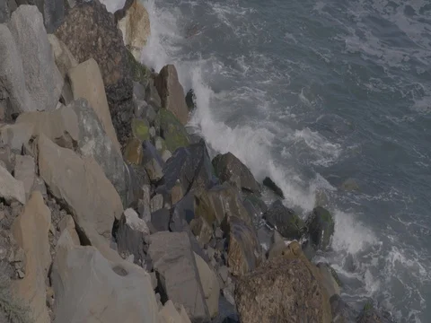 Waves and Rocks at  Point Mugu Rock Vídeos de archivo 80747180