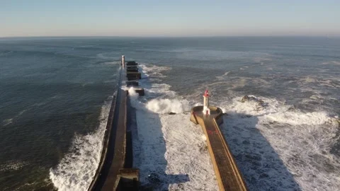Waves and rough surf along Porto's Atlantic Coast Video stock 171799606