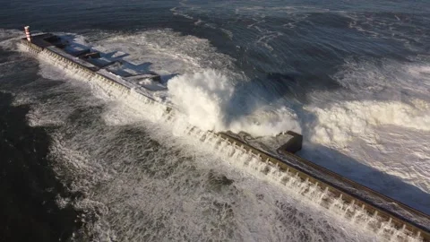 Waves and rough surf along Porto's Atlantic Coast Video stock 171799641