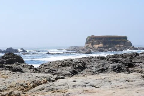 Waves and Small Island Foto stock