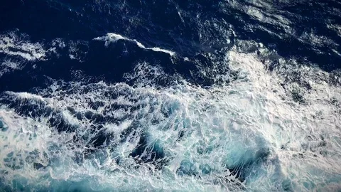 Waves and splash from cruise ship 库存影片 103117205