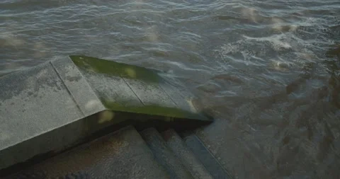 Waves and Steps 4 | Wide |  24 FPS  4k 動画素材 144011573