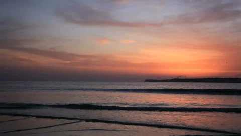 Waves and Sunset 스톡 동영상 324954264