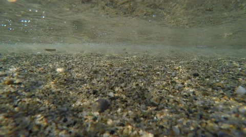 Waves and undersea view at a beach 库存影片 67904429