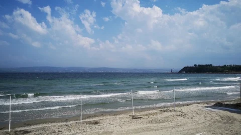 Waves and wind in the sea 動画素材 109065955