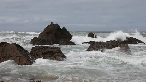 The waves ant tide on the rocky beach of Pacific ocean Video stock 90488290