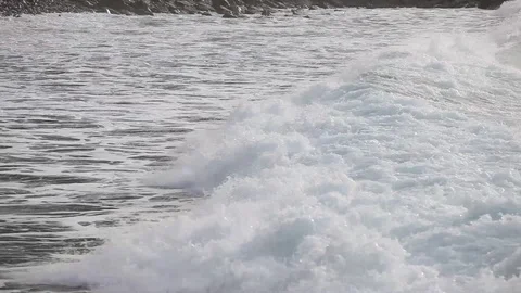 The waves ant tide on the rocky beach of Pacific ocean Stock-Footage 90489857