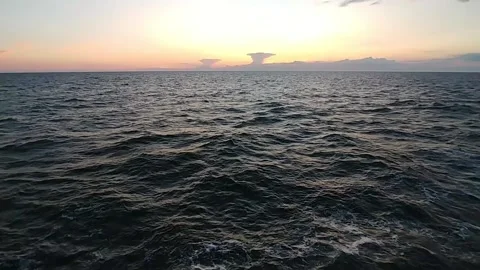Waves are swashing at the sunset Vídeo Stock 138312357