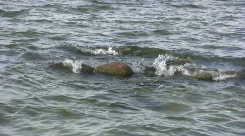 Waves around rocks Stock-Footage 270185