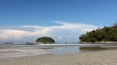 Waves arriving on wonderful beach Video stock 4481933