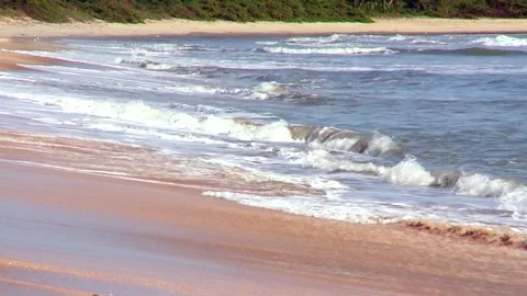 Waves of Atlantic Ocean rolling in summer day to the sandy beach. Vídeo Stock 156276678