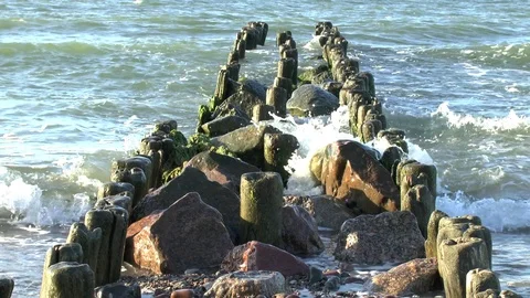 The waves of the Baltic sea break on an old wooden breakwater. Video Full HD Video stock 100683883