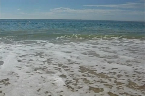 Waves in beach Видео 113657