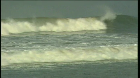 Waves at the beach 動画素材 378507