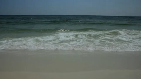 Waves on Beach 스톡 동영상 33312496