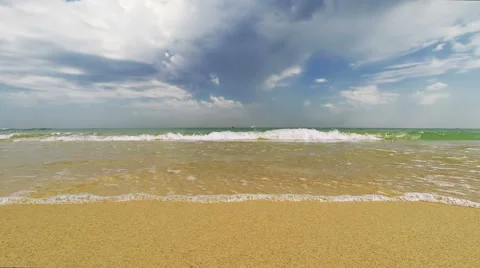Waves on the beach 스톡 동영상 40670580