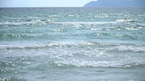Waves at the beach 動画素材 128351960