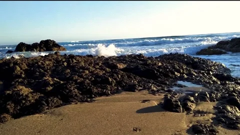 Waves in the beach 스톡 동영상 143981323