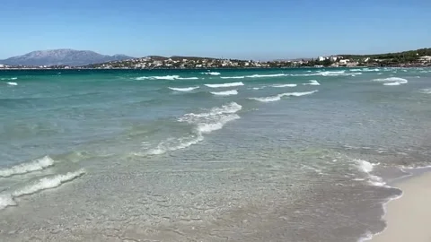 Waves on the beach 库存影片 196103362