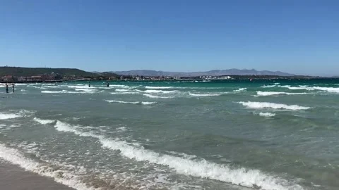 Waves on the beach 库存影片 196103369