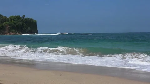 Waves in the beach 動画素材 208629358